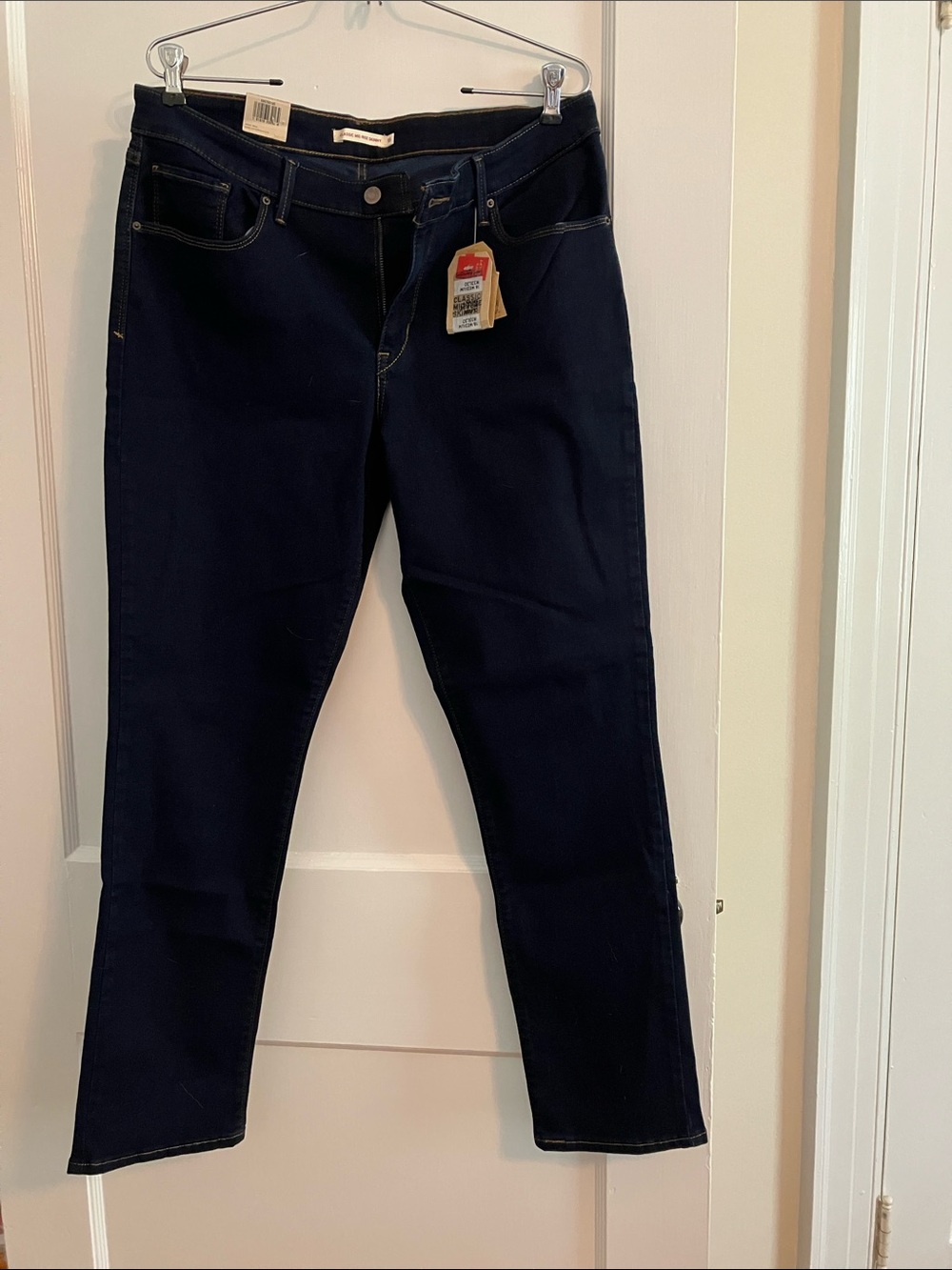 Levi's Women's Straight Leg Jeans in Dark Navy